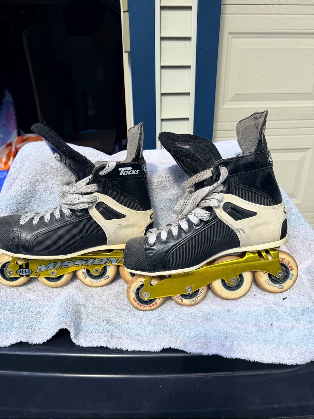 CCM 452 Tacks Roller hockey skates - Picture 2 of 5